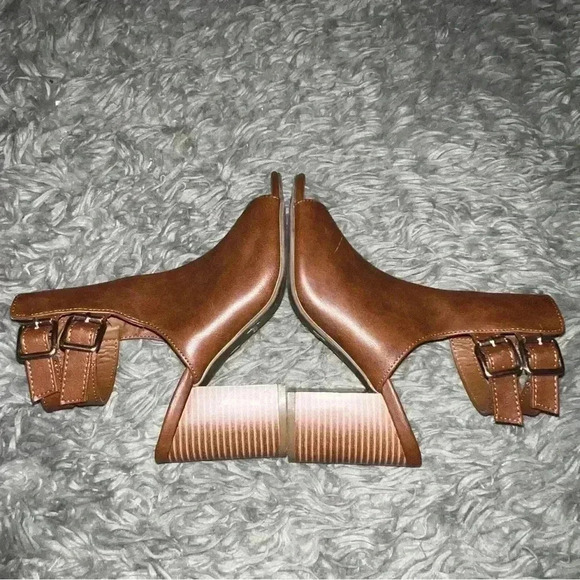 Bamboo Strappy Peep Toe Block Heel Brown Booties, size 6 - Picture 10 of 12